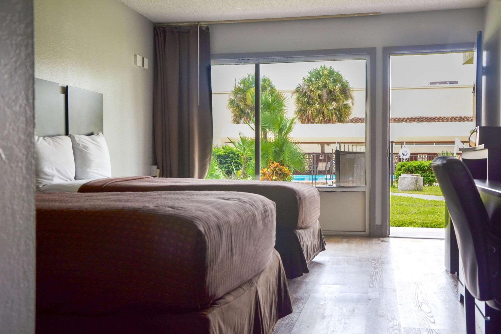 Rodeway Inn Sun City Center Zewnętrze zdjęcie