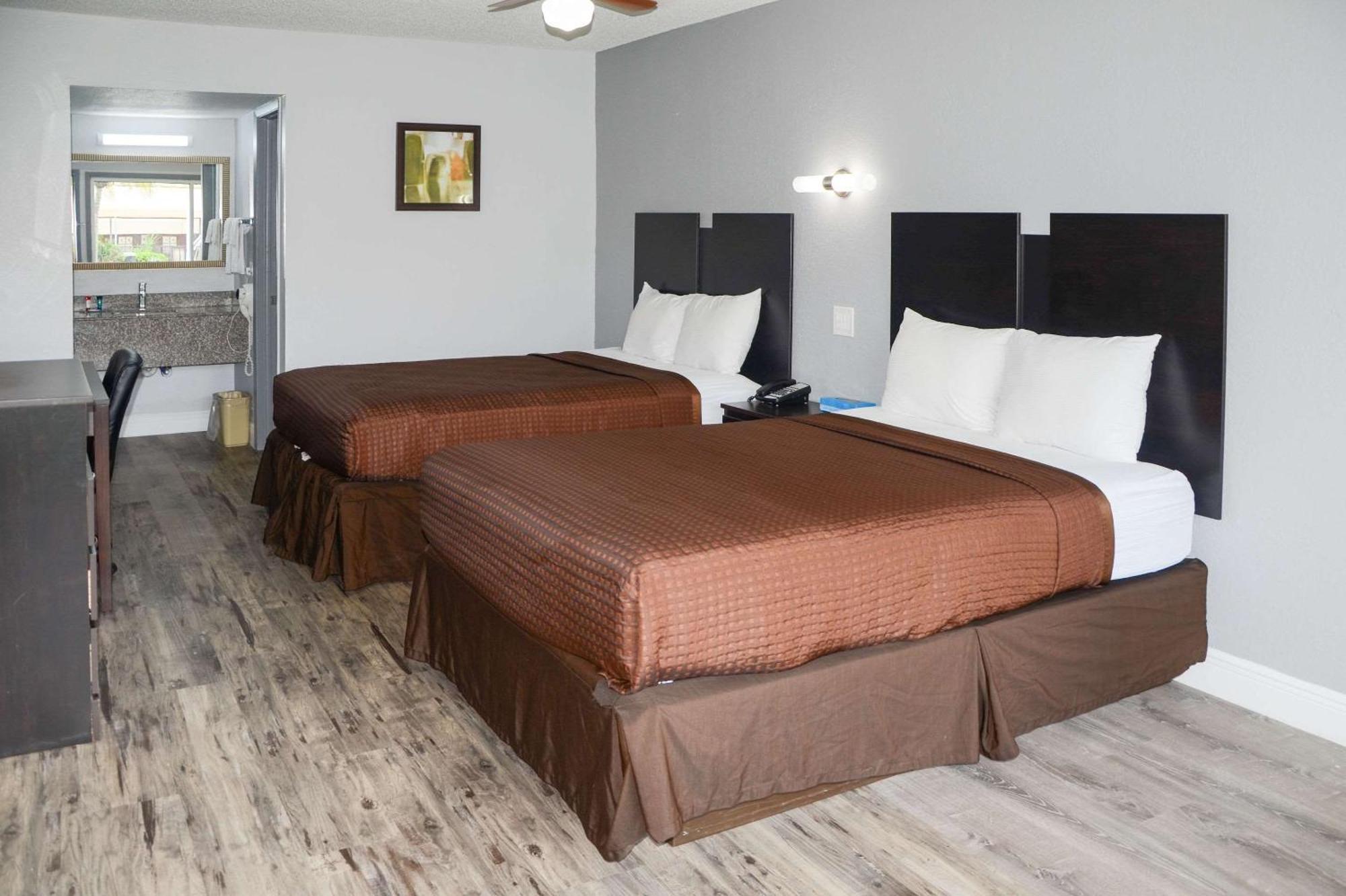 Rodeway Inn Sun City Center Zewnętrze zdjęcie