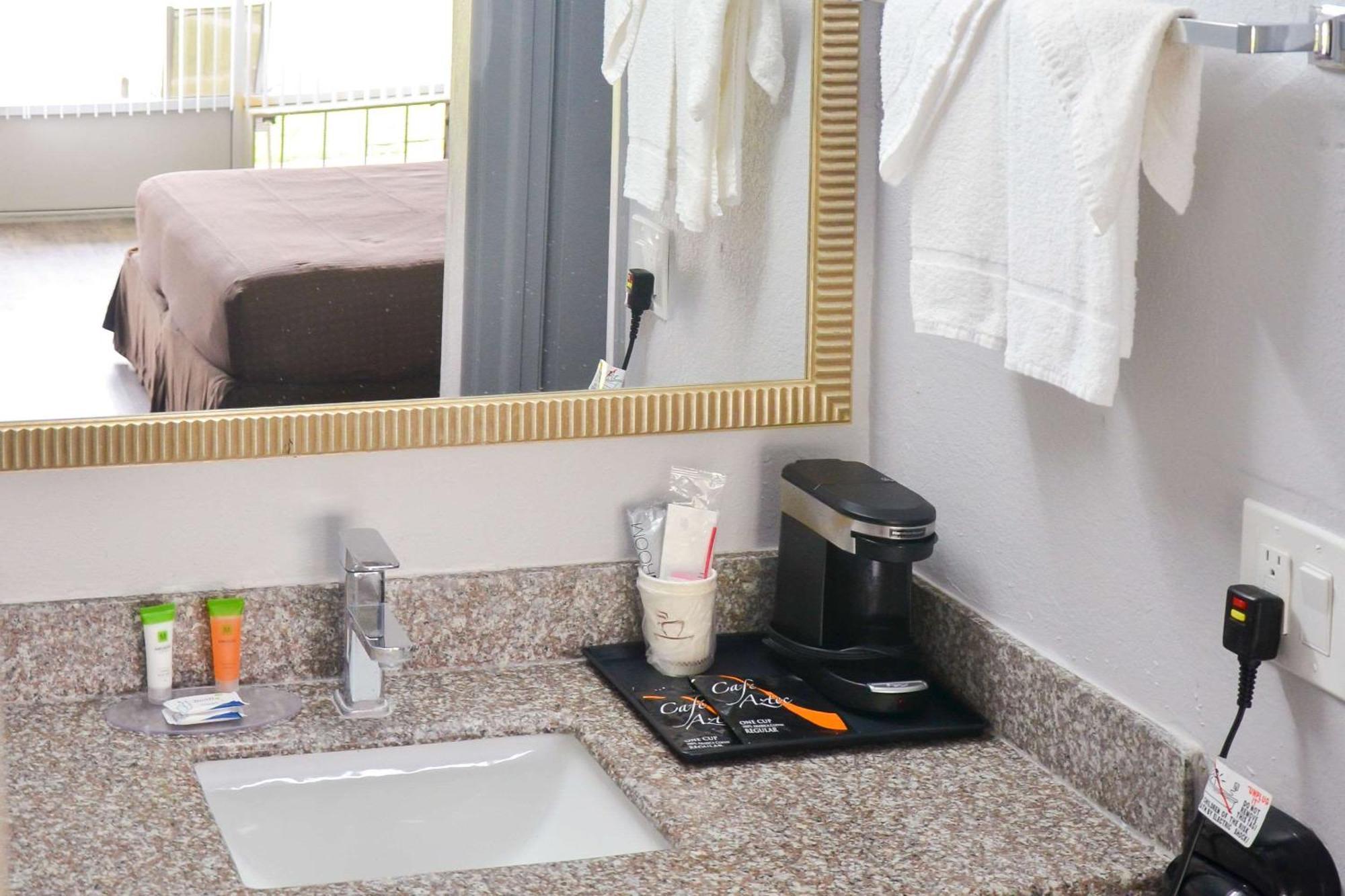 Rodeway Inn Sun City Center Zewnętrze zdjęcie