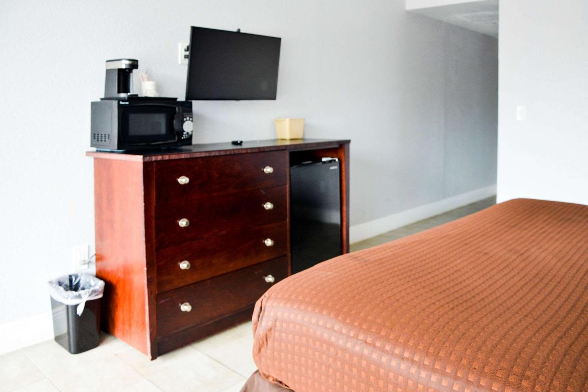 Rodeway Inn Sun City Center Zewnętrze zdjęcie