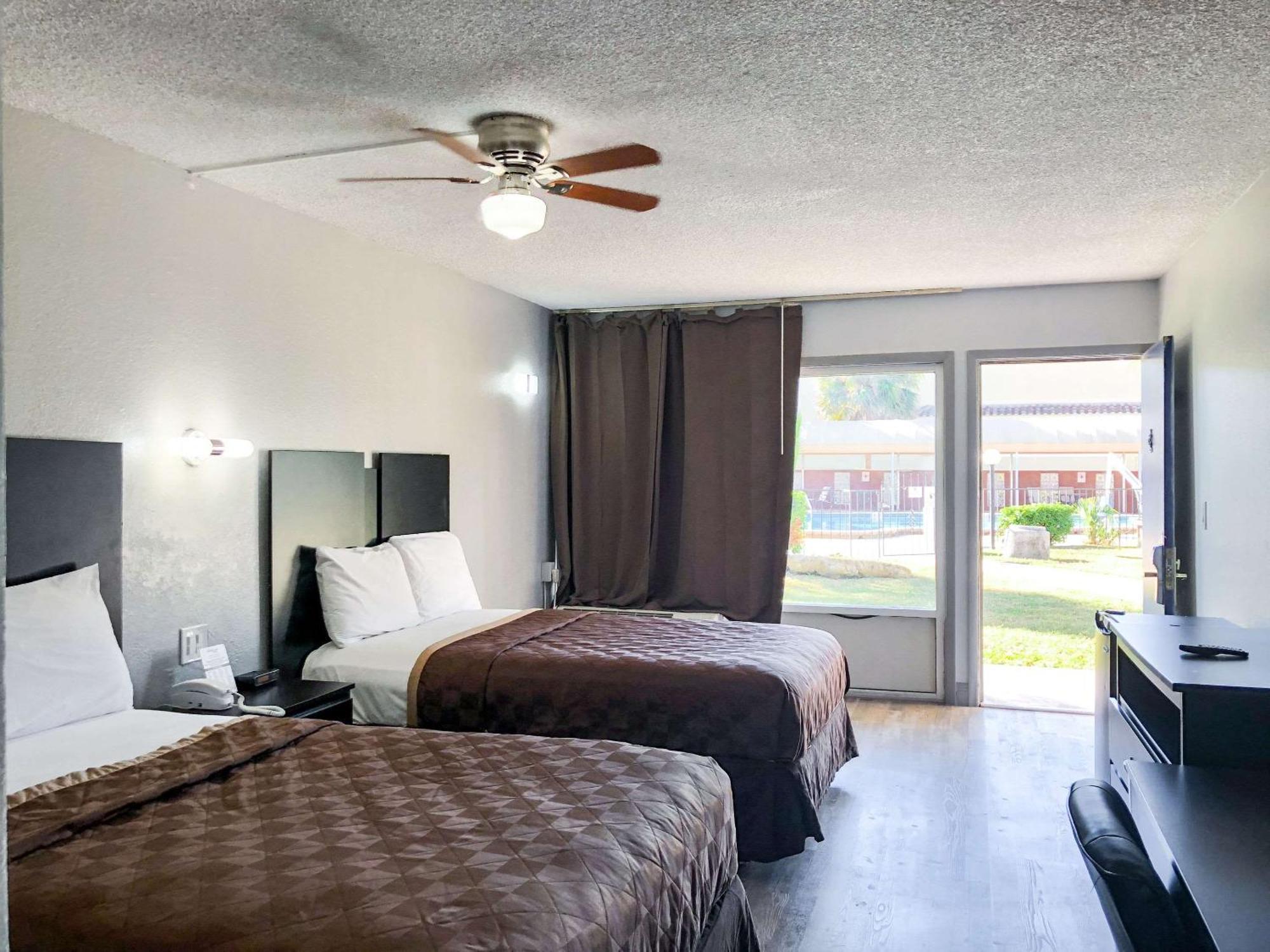 Rodeway Inn Sun City Center Zewnętrze zdjęcie